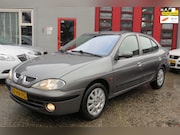 Renault Mégane - 1.6-16V sedan. AUTOMAAT , AIRCO, PDC