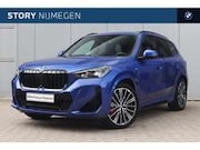BMW X1 - xDrive23i M Sport Automaat / Trekhaak / Panoramada