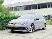 Volkswagen Golf - 1.5 eTSI R-Line |PANO|ADAPTIVE|CARPLAY|STOEL+STUURVERW|DEALE
