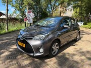 Toyota Yaris - 1.5 Hybrid Business navi/trekhaak. Wij zijn altijd de goedko