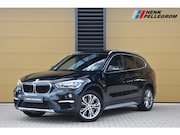 BMW X1 - sDrive20i Orange Edition III * Trekhaak * Schuifdak * Head-u