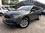 Volkswagen Tiguan - 1.5 TSI Life Business Winterpakket, Trekhaak, Camera