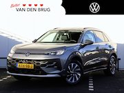 Volkswagen T-Roc - 1.5 eTSI Life First Edition 116pk DSG | Trekhaak | Cruise co