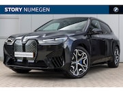BMW iX - xDrive40 High Executive / Sportpakket / Panoramadak Sky Loun