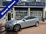 Volvo V60 - 2.0 D3 Momentum Bj 2012 Navi, trekhaak, clima, 16inch, cv 16