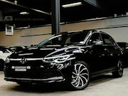 Volkswagen Golf - 1.5 eTSI Style Sfeerverlichting/Carplay/Memory Seats/Camera