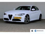 Alfa Romeo Giulia - 2.0T | 19` lichtmetalen velgen | Climate control | Keyless s