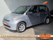 Daihatsu Sirion - 1.0-12V Trend, el. pakket, 14" lmv, allseason banden, isofix