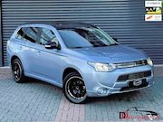 Mitsubishi Outlander - 2.0 PHEV Instyle+ Schuifdak | Trekhaak | Camera | Acc | Lede