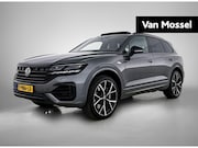 Volkswagen Touareg - 3.0 TSi 4MOTION R | Trekhaak | Luchtvering | Leder | ABT mot