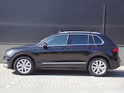 Volkswagen Tiguan - 1.4 TSI Connected Series PANORAMA | TREKHAAK | LED | APPLE C