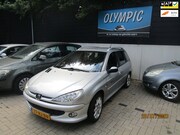 Peugeot 206 - 1.6-16V Quiksilver +Airco +