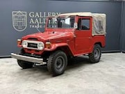 Toyota Land Cruiser - FJ40 (Petrol) Vinyl Top "Freeborn Red" In its orig