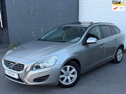 Volvo V60 - 1.6 T3 Kinetic PANORAMADAK/DEALERONDERHOUDEN/NAVI/CRUISE