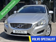 Volvo V60 - T4 Momentum|Automaat|Stoelverwarming|Trekhaak|Bluetooth|