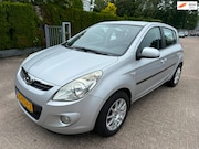 Hyundai i20 - 1.2i 5-DRS DynamicVersion AIRCO LMV TREKHAAK NAP