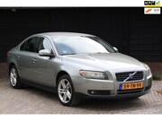 Volvo S80 - 2.5 T Kinetic Navigatie/Airco/Cruise/Lmv 17"inch/Trekhaak