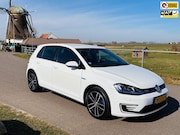Volkswagen Golf - 1.4 TSI GTE Connected Series|Apple carplay|PDC voor en achte