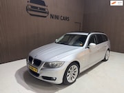BMW 3-serie - Touring 320i Business Line pano leer/stof 6vers