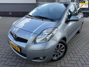 Toyota Yaris - 1.3 VVTi Aspiration*VELGEN*TERKHAAK*NEW APK*AIRCO*ELKT-RAAM*