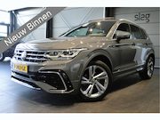 Volkswagen Tiguan - 1.5 TSI 2X R-LINE navi pano leer camera trekhaak 150 pk !!