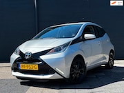 Toyota Aygo - 1.0 VVT-i x-play | Bluetooth | Camera | Dealer Onderhouden