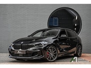 BMW 1-serie - M135i xDrive M-sport stoelen, panoramadak, 19 inch, harman k
