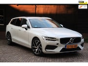 Volvo V60 - 2.0 T4 Momentum Pro Camera/Navigatie/Lane Assist/Parkeersens