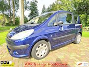 Peugeot 1007 - 1.6-16V Sesam Gentry