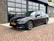 BMW 3-serie - 318i Executive Edition | Navi | M sportstuur | Carplay |