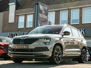 Skoda Karoq - 1.5 TSI ACT Sportline Business ORG NL 19 INCH CAMERA CANTON 