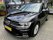 Volkswagen Tiguan - 1.5 TSI CarPlay Trekhaak Navigatie