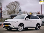 Mitsubishi Outlander - 2.0 Instyle / AUTOMAAT / 7 PERS / PANO / LEER / NAP / SP VLG
