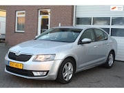 Skoda Octavia - 1.6 TDI Greenline Ambition right hand drive. airco, licht me