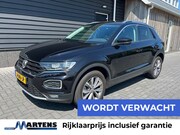 Volkswagen T-Roc - 1.5 TSI 150pk DSG Style Trekhaak Camera Stoelverwarming Pano