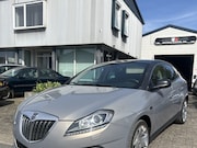 Lancia Delta - 1.9-16V Twin-Turbo Platino. Keurig nette die van alle optie,