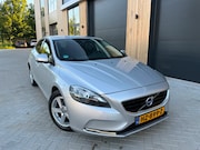 Volvo V40 - 1.6 D2 Momentum (bj 2014) AUTOMAAT/CLIMA/LED/PARK-SENSOREN