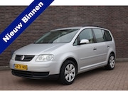 Volkswagen Touran - 1.6-16V FSI Optive I, airco, seer nette auto, trekhaak, 5 zi