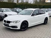 BMW 3-serie - 318i Luxury Sport|Carplay|18 inch|Climate