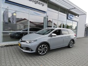 Toyota Auris - 1.8 Hybrid Volcano Edition NAVI, TREKHAAK, STOELVERWARMING,