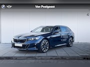 BMW 5-serie - 530e xDrive M-Sport Pro | Glazendak | 21inch | Driving assis