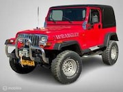 Jeep Wrangler - 2.5 benzine, hardtop, softtop, lier, APK 2028