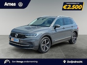 Volkswagen Tiguan - 1.4 245pk TSI eHybrid Life Business Parkeersensoren vóór en