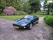 Jaguar XKR - 4.0 V8 Coupé - British Racing Green - Lage KM - Historie bek