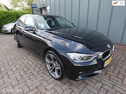 BMW 3-serie - 318d High Executive AIRCO//NAVI//CRUISE//STOELVERWARMING//CV