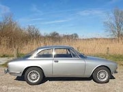 Alfa Romeo GT - 1300 (Bertone) met 2.0 motor