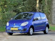 Renault Twingo - 1.2 Authentique Apk 3-27 Airco lees tekst