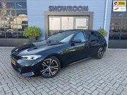 BMW 3-serie - Touring 318i M-Pakket|AUTOMAAT|PANO|HARMAN/KARDON|CAMERA|LED