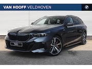 BMW 5-serie - 520i M Sport Automaat / Panoramadak / Trekhaak / Bowers & Wi