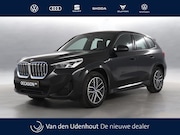 BMW iX1 - xDrive30 67 kWh 306pk / Navigatie / Leder / Camera